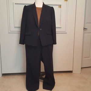 Tahari Navy Pant Suit - Sz 18W